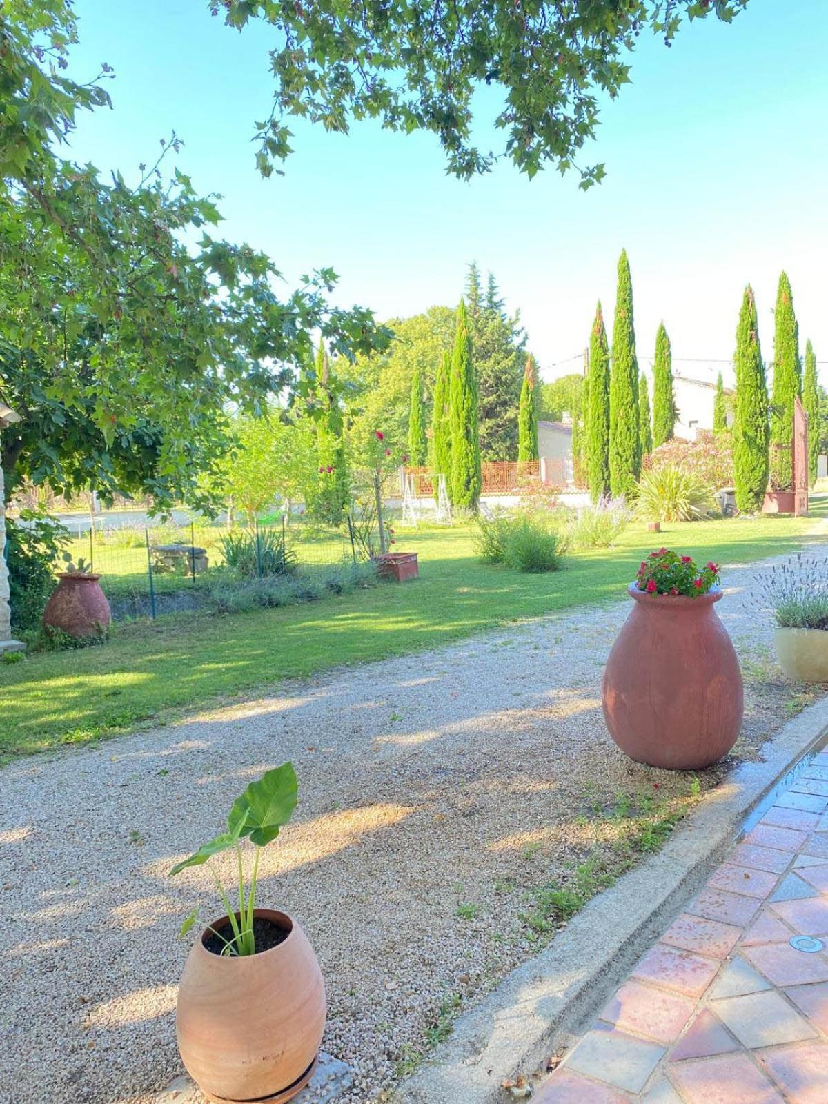 CHARMANT ET SPACIEUX APPARTEMENT DANS MAS DU 18 eme Pernes-les-Fontaines Extérieur photo
